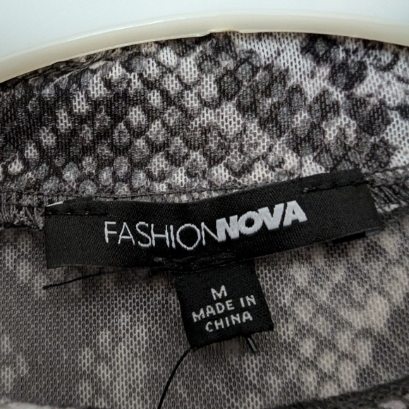 NWT Fashion Nova Snakeskin Bodysuit - M - Picture 3 of 4